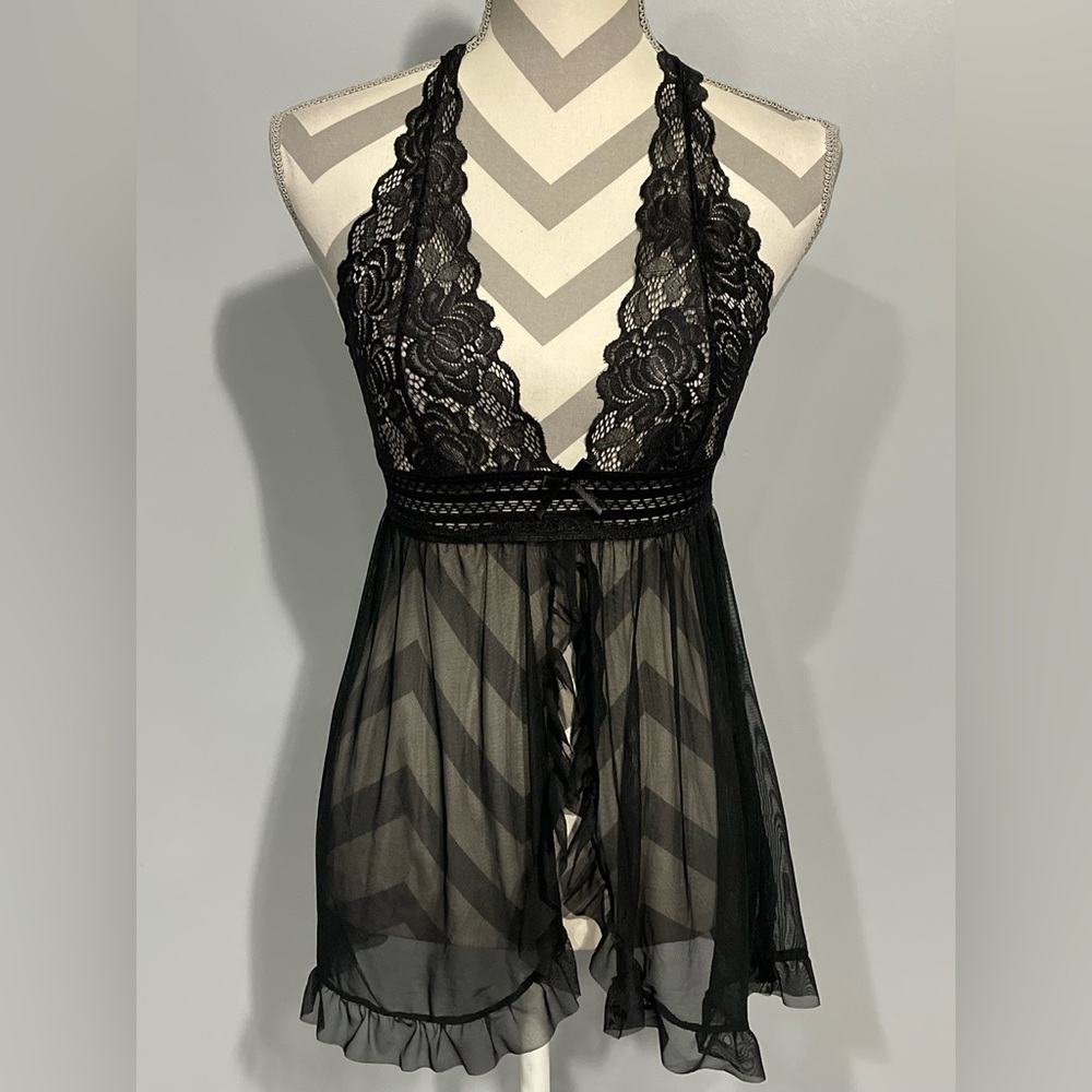 Chic Black Lace Halter Chemise